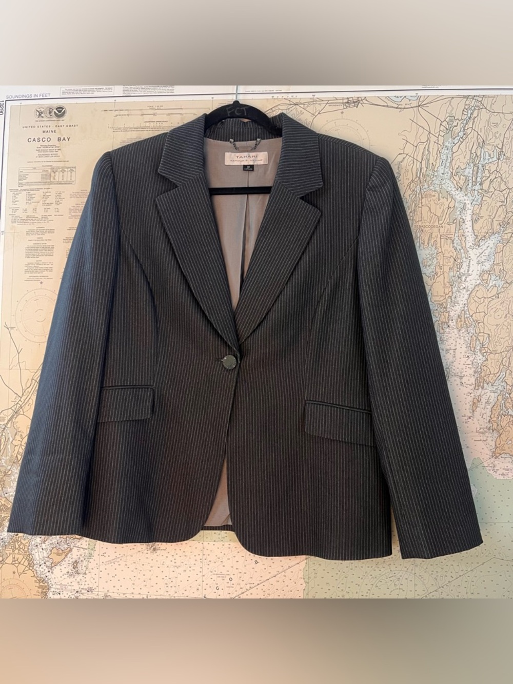 Tahari Pin Stripe Classic Office Business Career One Button Blazer Jacket Sz 14